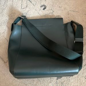 Everlane form bag large green